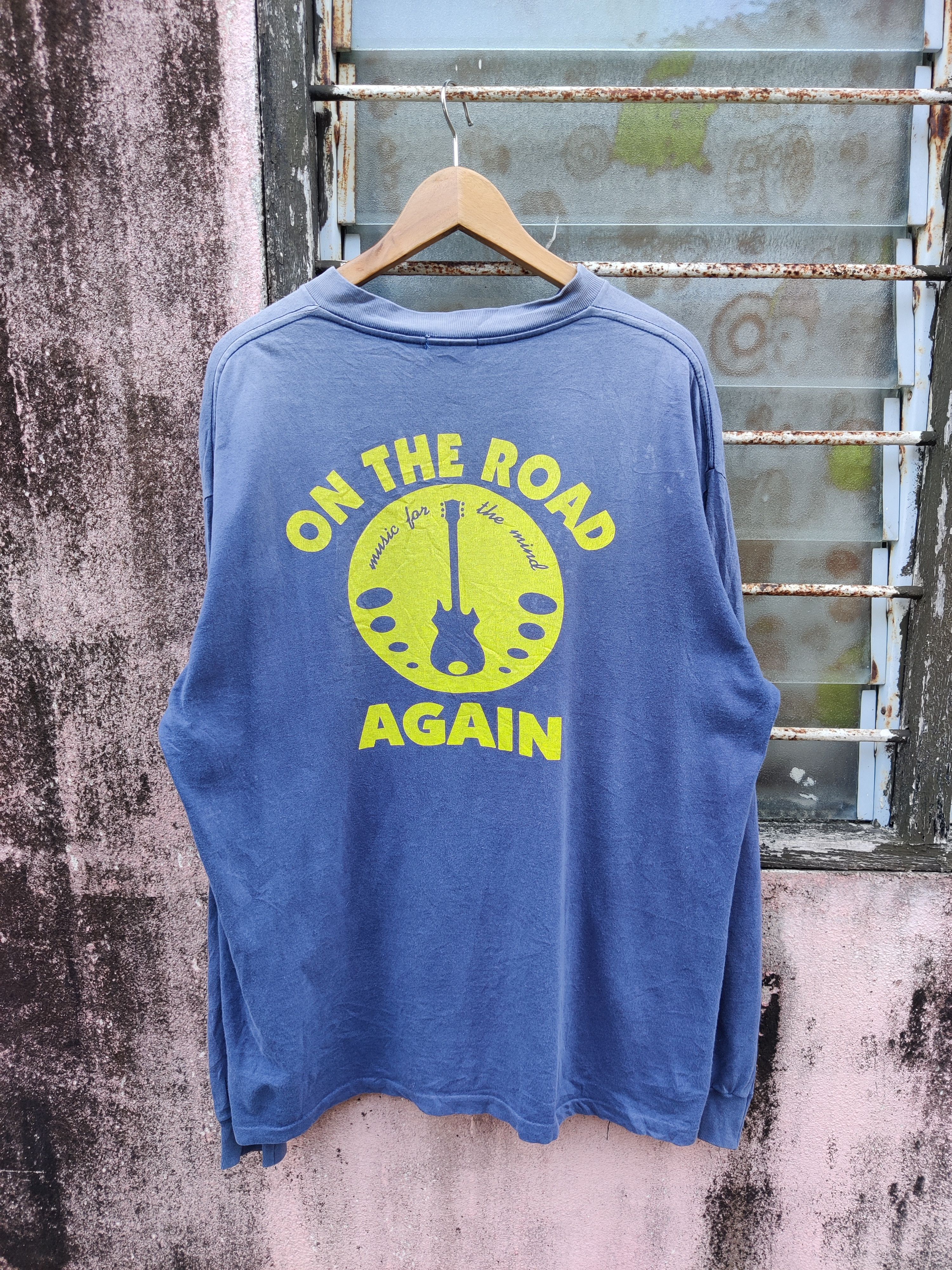 Band Tees Vintage Sun Faded Credence Clearwater Revival Band Shirt Size US XL / EU 56 / 4 - 4 Thumbnail