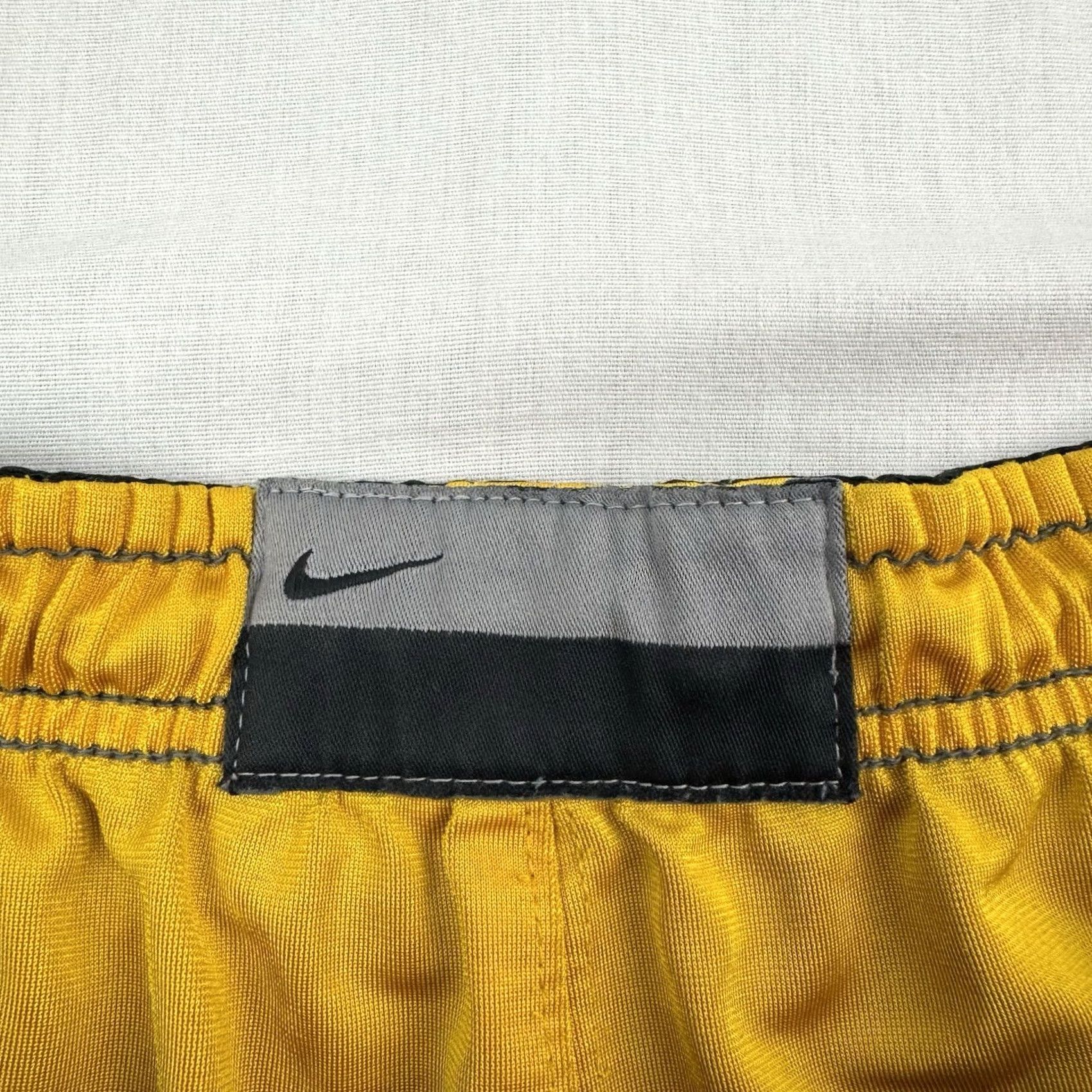 Nike VINTAGE Nike Basketball Shorts Adult M Reversible 90s Black Polyester Sports Athletic Men Size US 31 - 4 Thumbnail