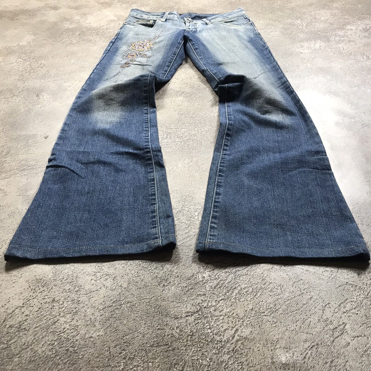Vintage Vintage Y2K Distressed Flared Jeans Grunge Baggy Graphic 27 Size 27" / US 4 / IT 40 - 1 Thumbnail