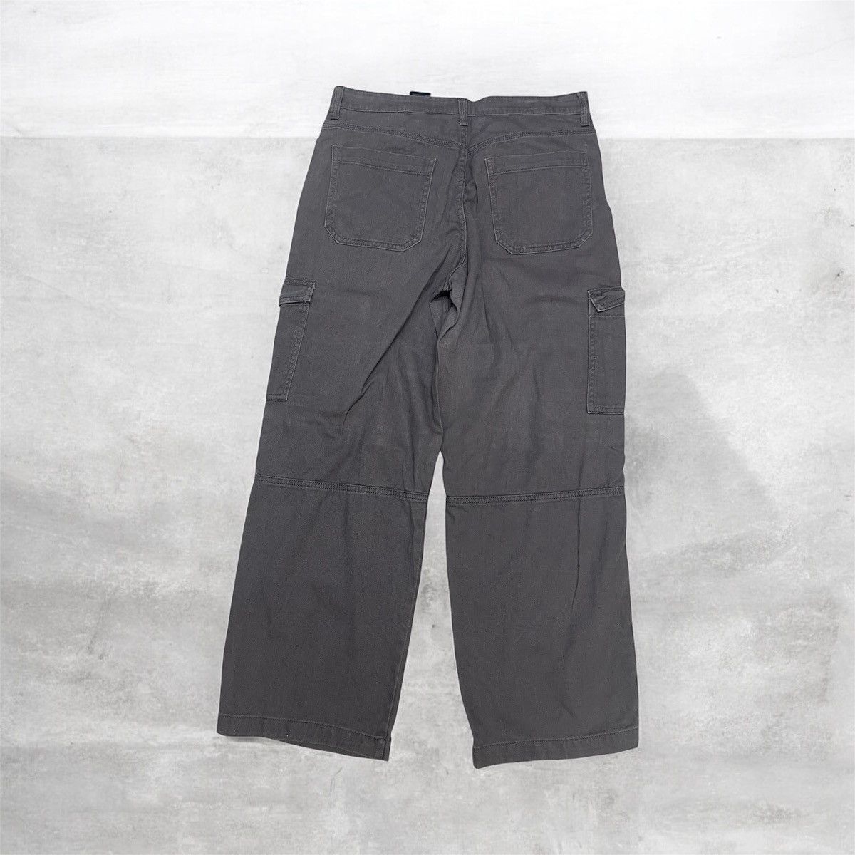 H&M Baggy Cargo Pant Size US 34 / EU 50 - 2 Thumbnail