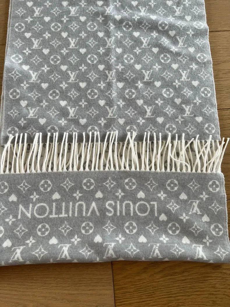 Louis Vuitton Louis Vuitton Grey two-tone cashmere fringe scarf Size ONE SIZE - 7 Thumbnail