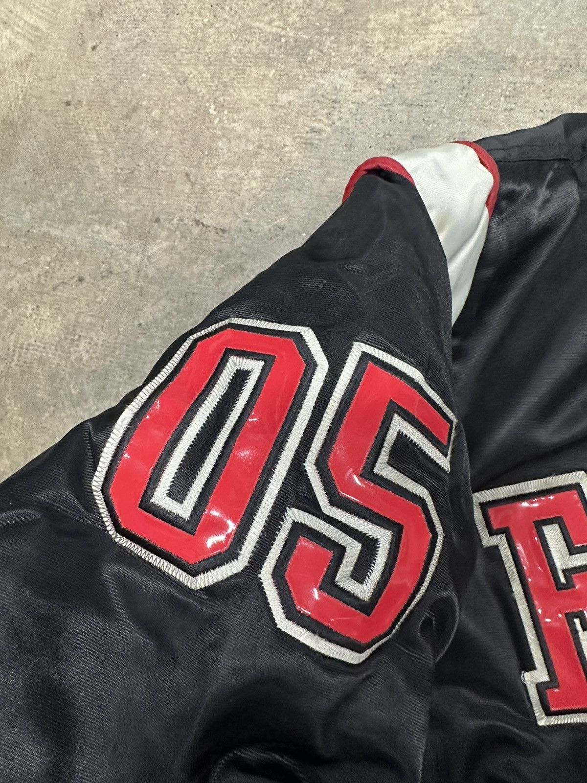 Fubu × Vintage Vintage 90s Y2K Quilted FUBU Spell Out Satin Jacket Size XL Size US L / EU 52-54 / 3 - 4 Thumbnail