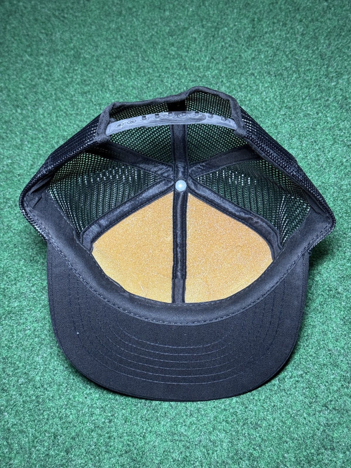 Vintage Wolfs Head Oil Vintage Trucker Mesh Snapback Black Cap Hat Size ONE SIZE - 5 Thumbnail