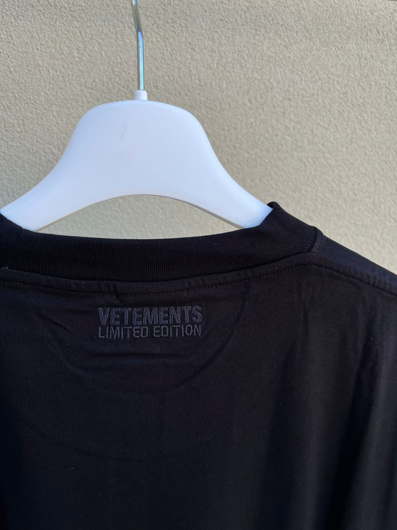 Vetements Big Logo Limited Edition T-Shirt in Black Size US M / EU 48-50 / 2 - 10 Thumbnail