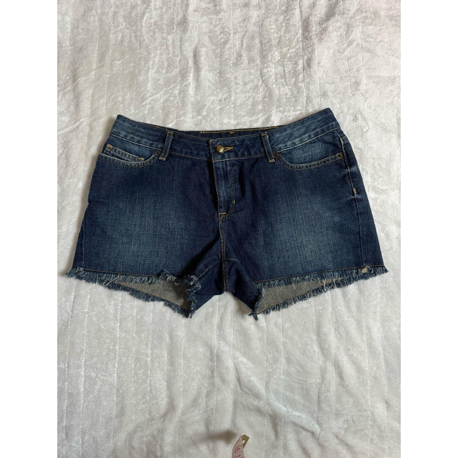 Michael Kors Michael Kors Cut Off Frayed Hem Jean Shorts Low Rise Size 4 Size 27" / US 4 / IT 40 - 1 Thumbnail
