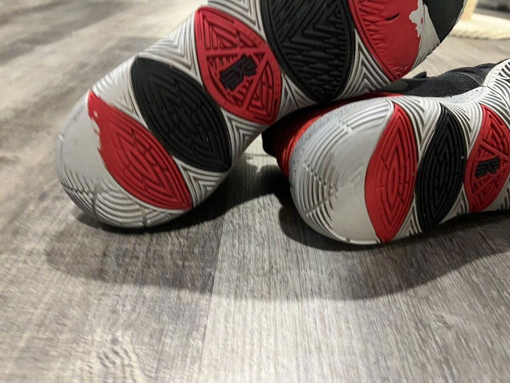 Nike NIKE • Kyrie 5 "2019 Bred" (10.5M) Size US 10.5 / EU 43-44 - 11 Thumbnail