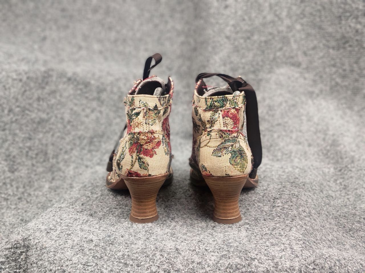 Vintage Neosen Vintage Floral Tapestry Bootie Ankle Shoes baroque Size US 7 / IT 37 - 8 Thumbnail