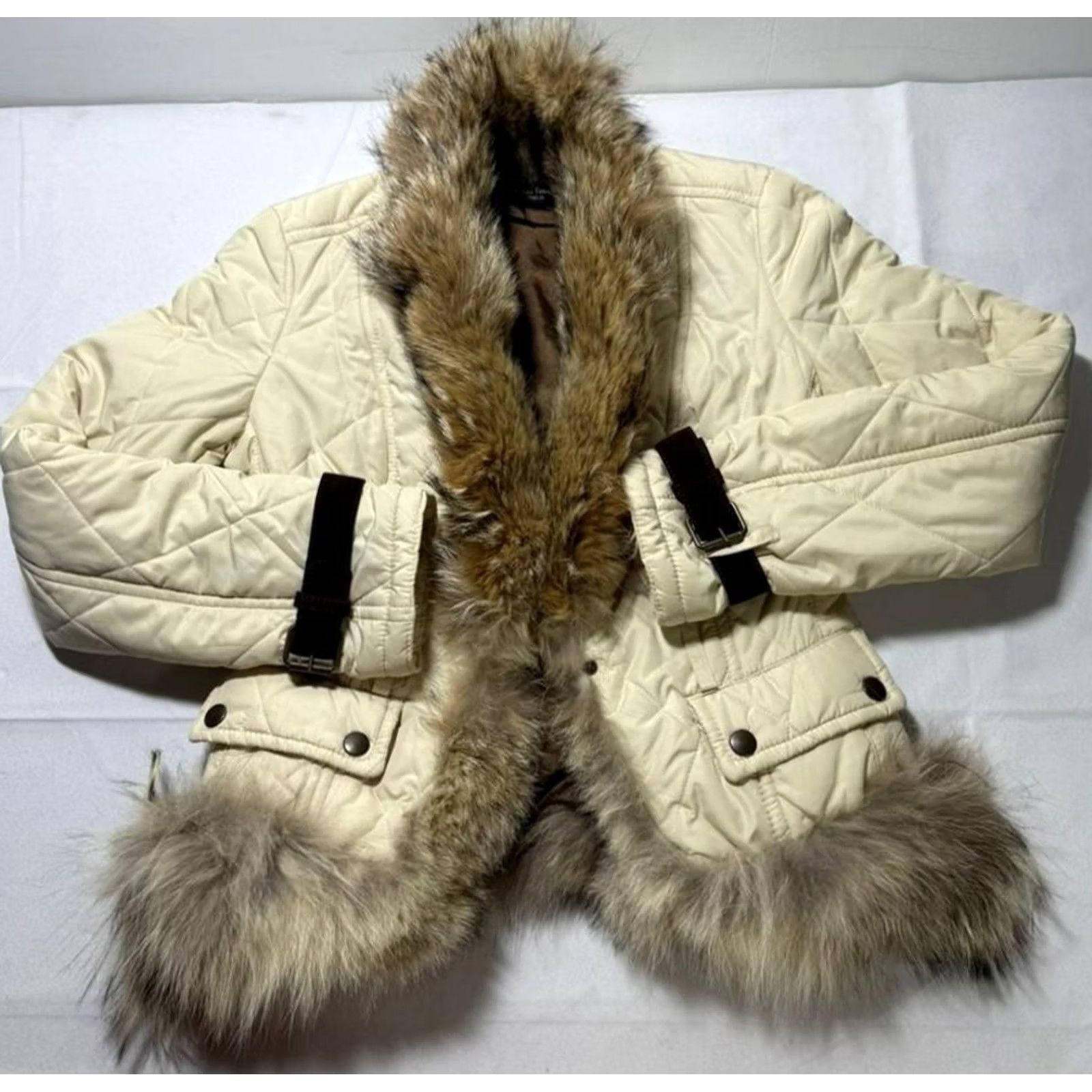 Vintage Vero Moda Women's Ivory Quilted Jacket with Faux Fur Trim & Collar L Regular L Ivory 90s-2020s Style Womens Size L / US 10 / IT 46 - 2 Thumbnail