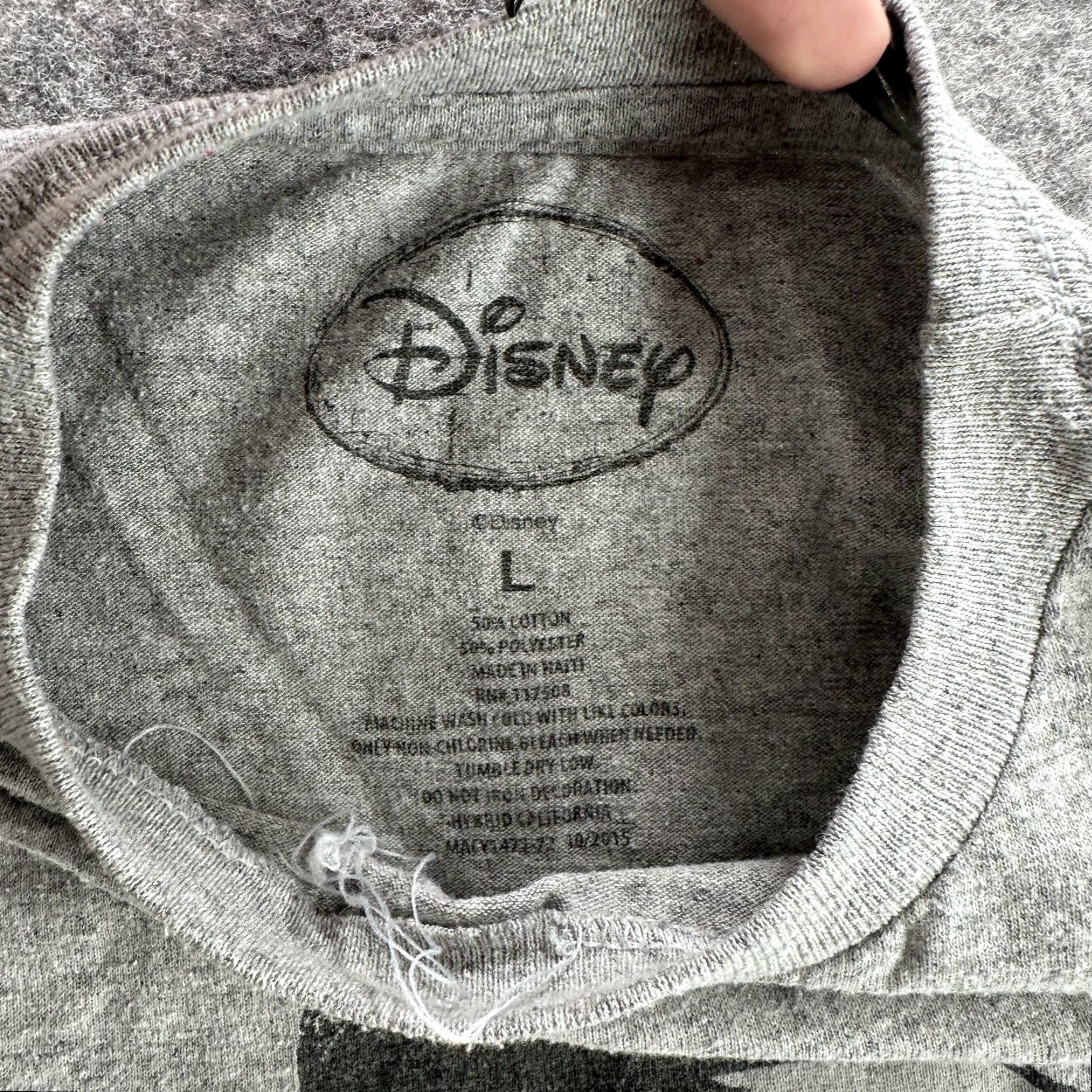 Disney Disney Mickey Mouse Shirt Mens Large Gray Santa Hat Sunglasses Christmas Tee Size US L / EU 52-54 / 3 - 4 Thumbnail