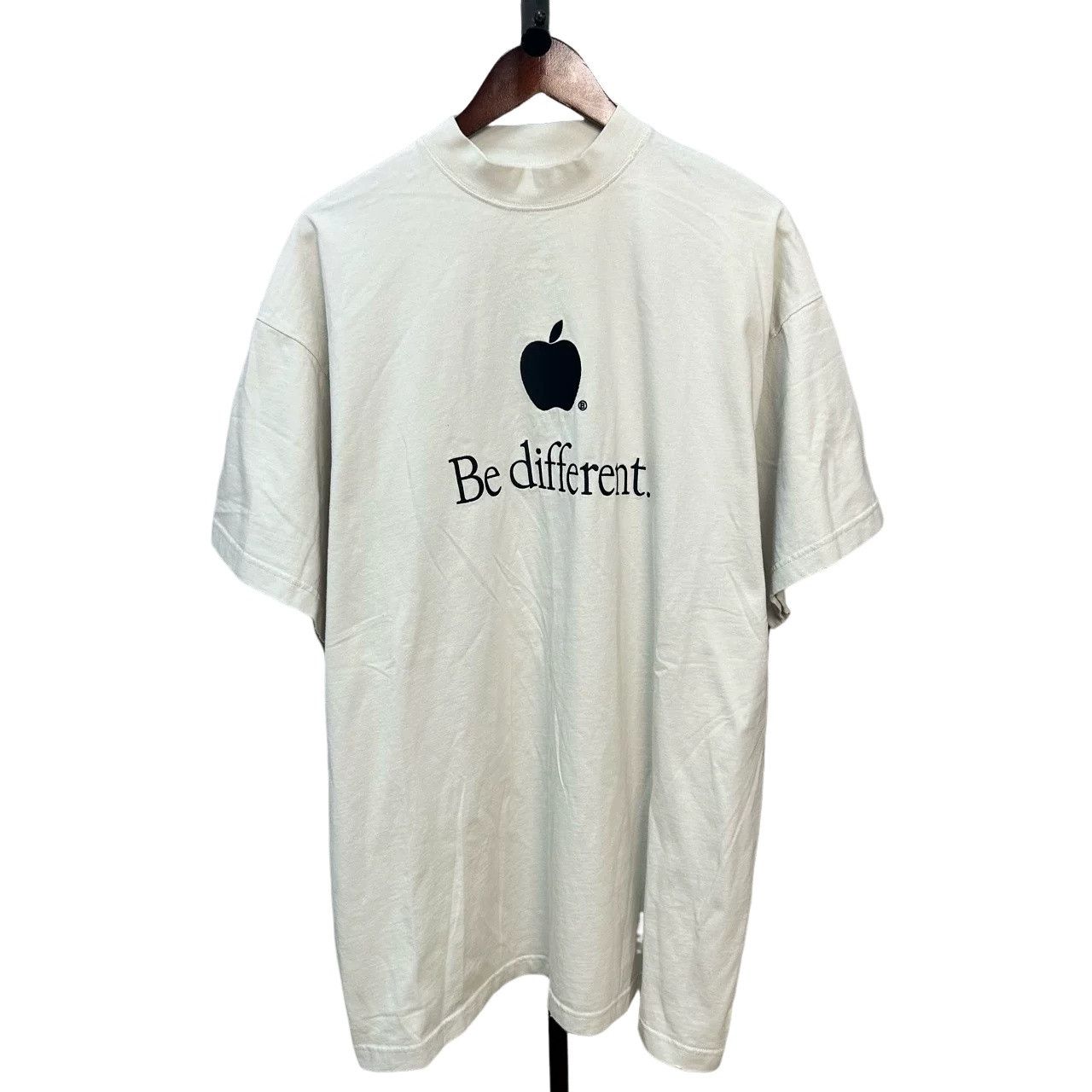 Balenciaga Balenciaga Apple Logo T-Shirt US M Size US M / EU 48-50 / 2 - 1 Thumbnail