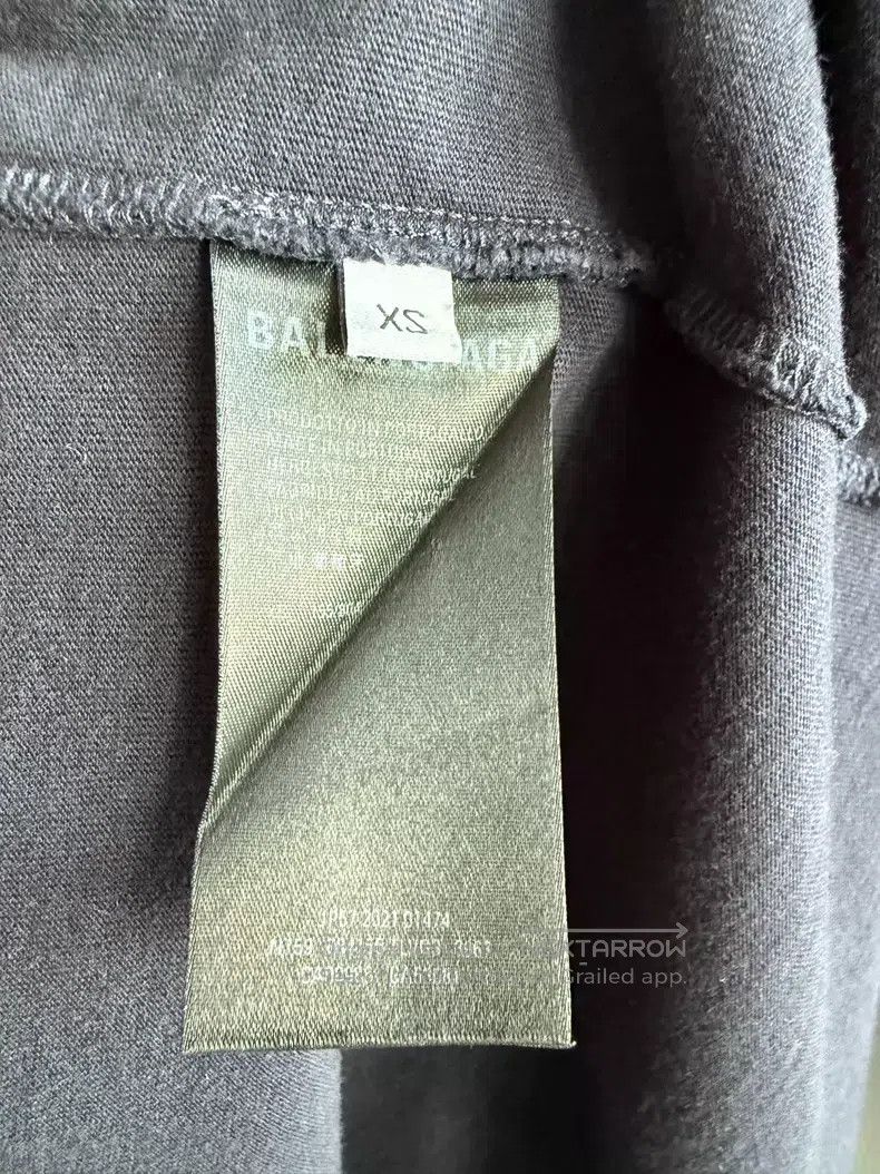 Balenciaga Balenciaga Cracked Print Water-washed Hole Short Sleeve T- Size US XS / EU 42 / 0 - 4 Thumbnail