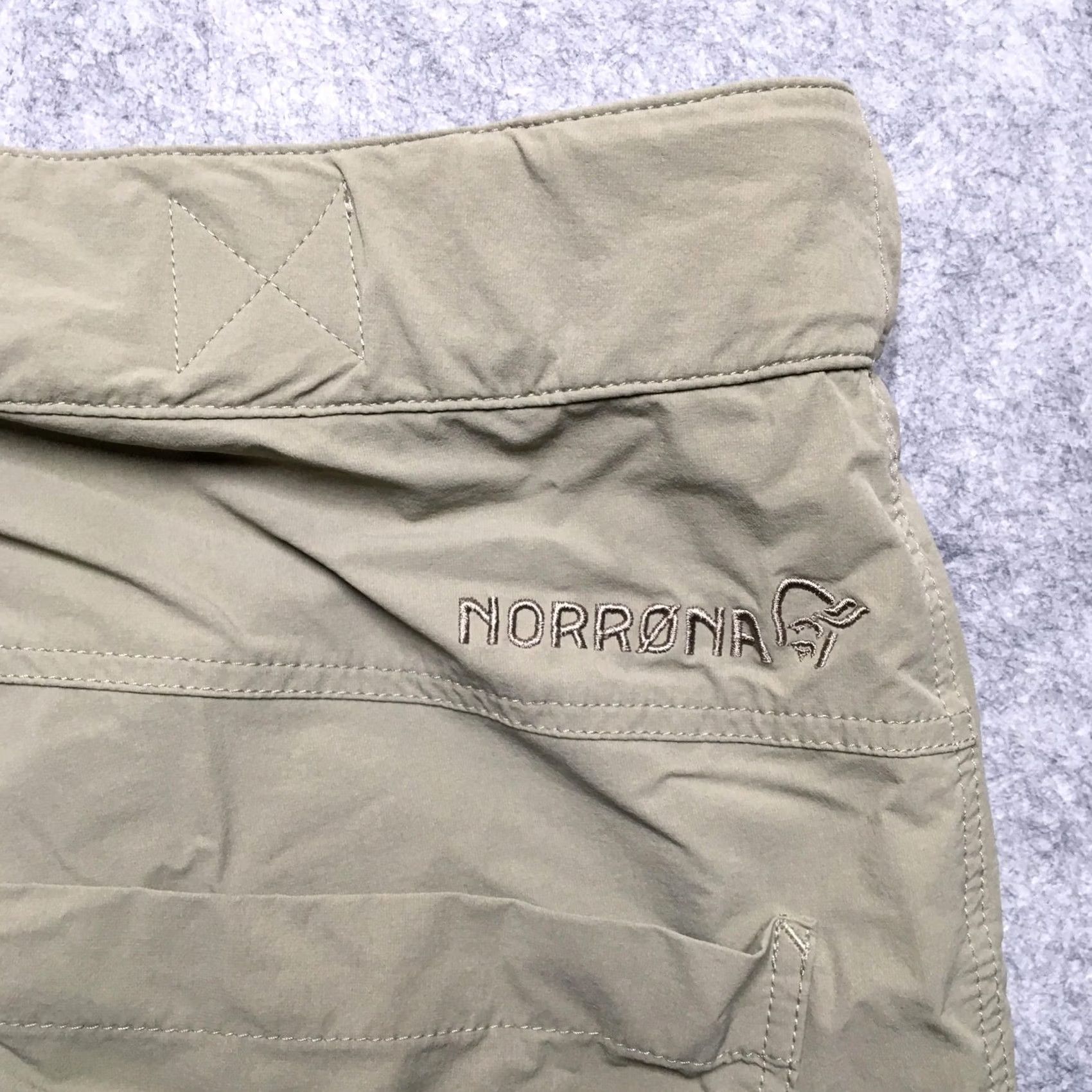 Vintage Norrøna Bitihorn Lightweight Hiking Shorts Mens 36 Beige 10" Inseam Nylon Pocket Adjustable Waist - Mens Large Regular Fit, 10 in Inseam, Beige Size US 33 - 7 Thumbnail