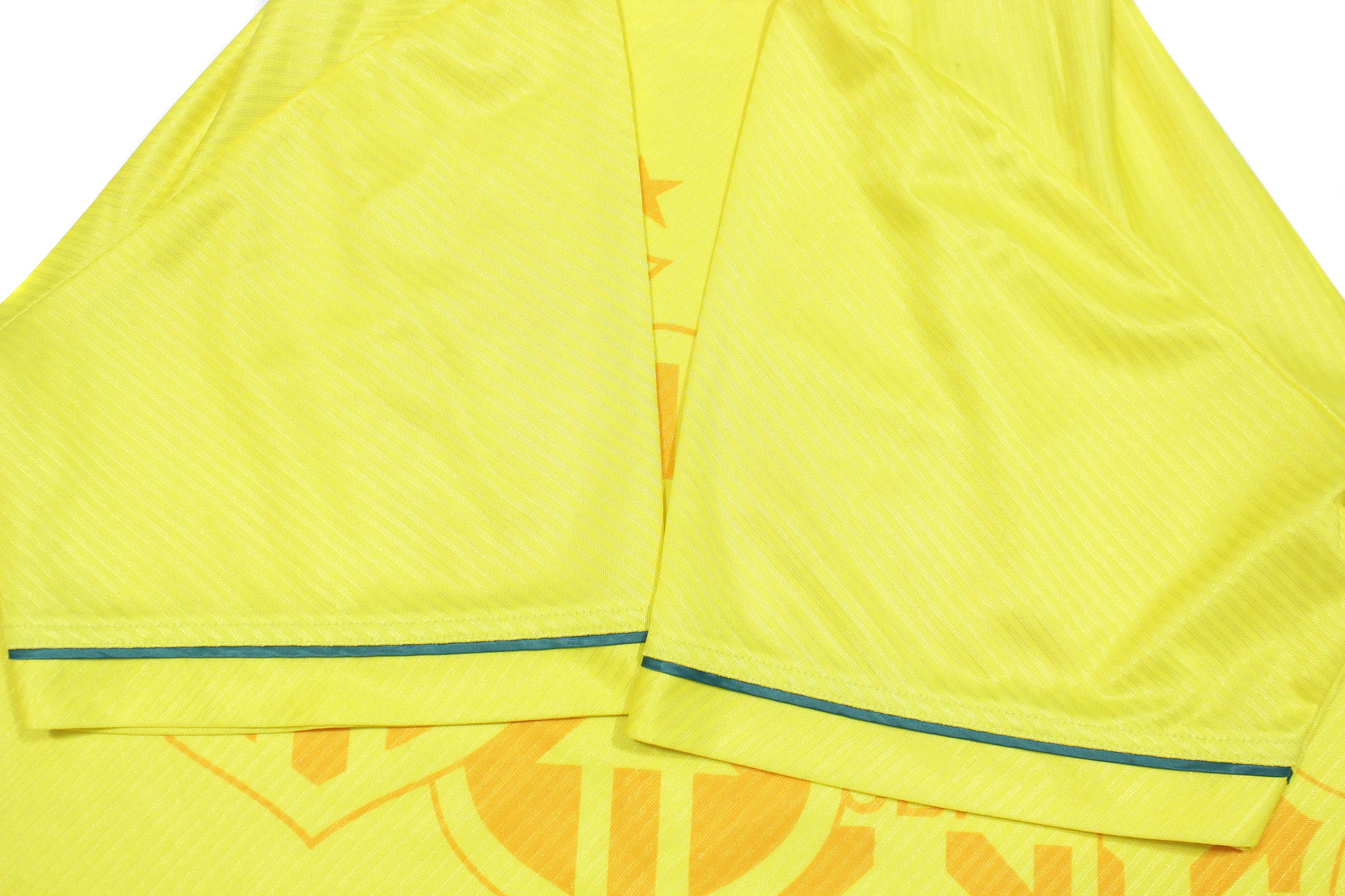 Umbro 90S CBF Brasil Football Jersey Size US XL / EU 56 / 4 - 6 Thumbnail