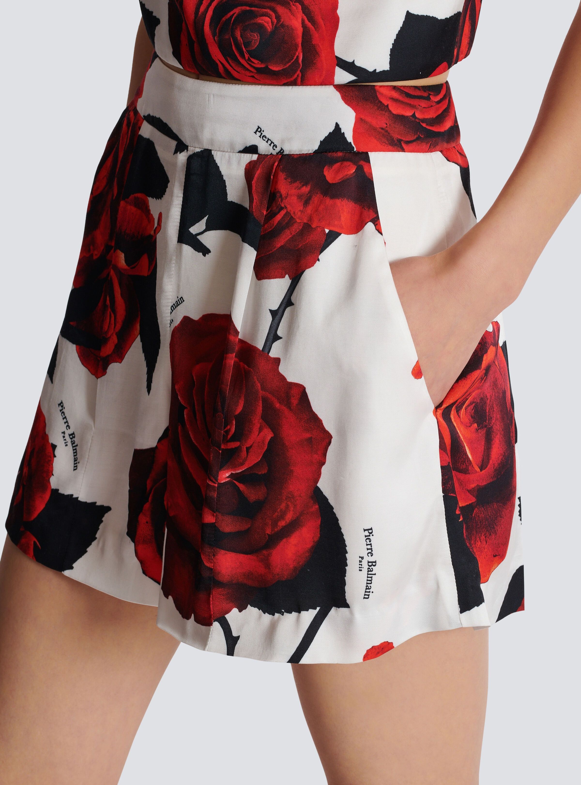Balmain o1s1wg110825 Rose Print Satin Shorts in Multicolor Size 27" / US 4 / IT 40 - 5 Thumbnail
