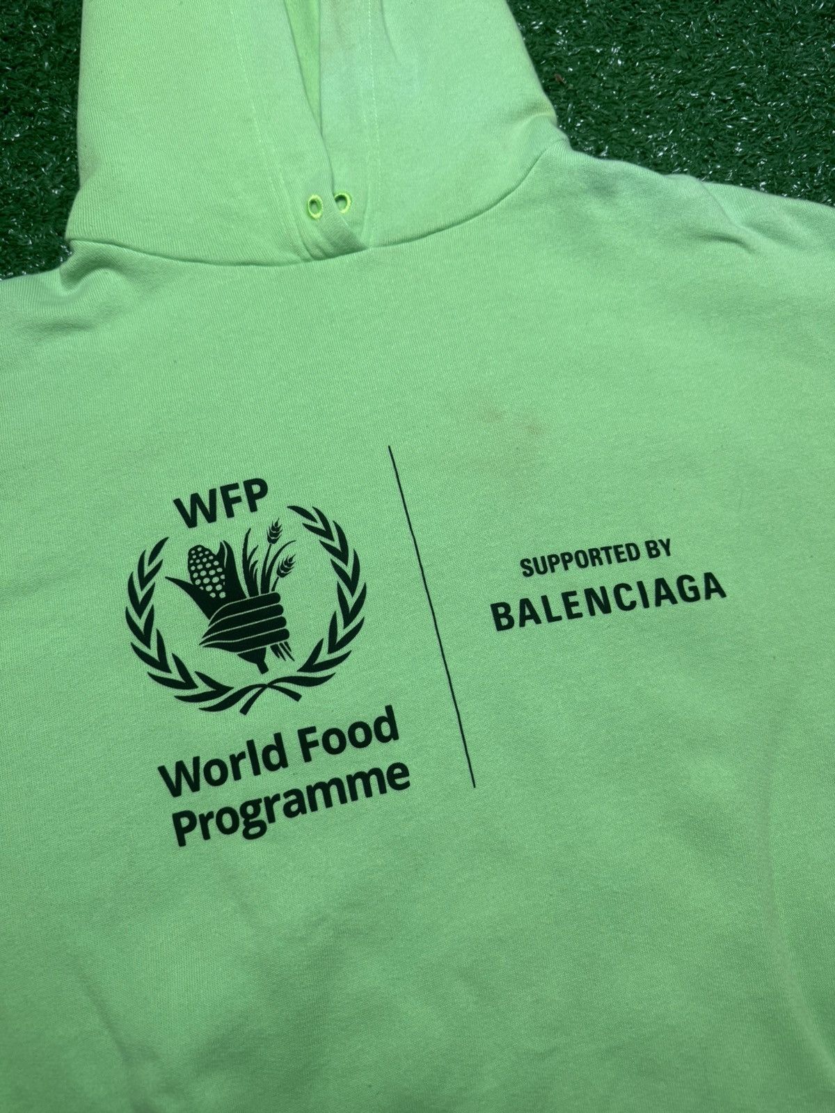 Balenciaga Balenciaga World Food Programme Black Logo Hoodie Size S Size US S / EU 44-46 / 1 - 3 Thumbnail