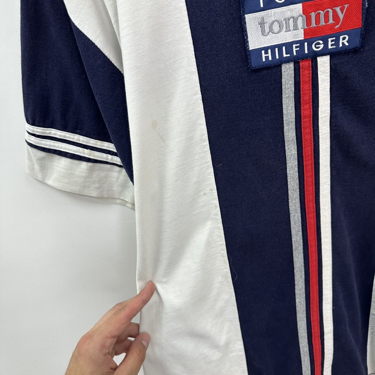 Tommy Hilfiger Vintage 90s Tommy Hilfiger Embroidered logo tee y2k hype og Size US L / EU 52-54 / 3 - 9 Thumbnail