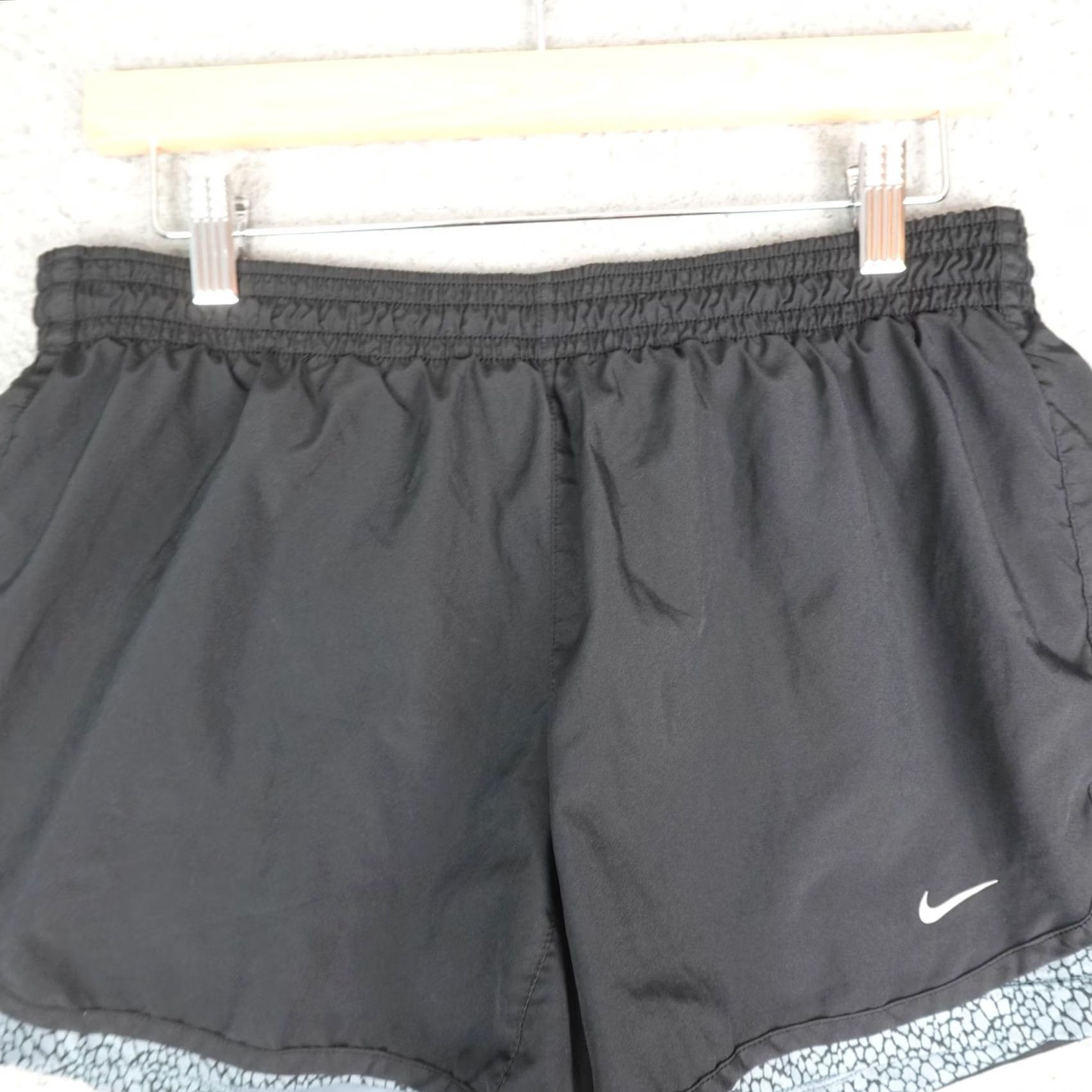 Nike Nike Womens Large Black Dri Fit Running Athletic Workout Lined Shorts 4 Inseam Size 36" / US 14 / IT 50 - 3 Thumbnail