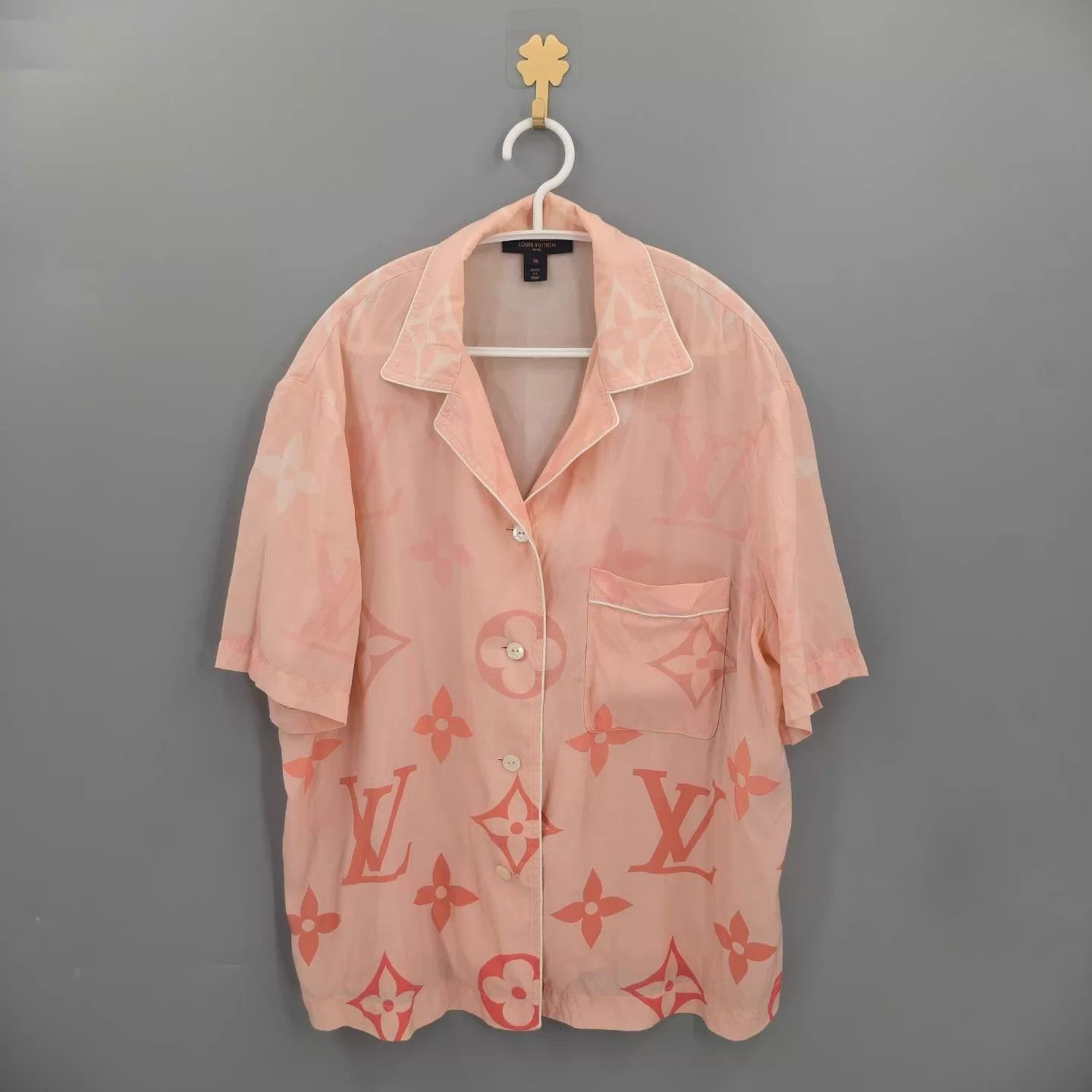 Louis Vuitton LV Monogram Silk Short-Sleeve Shirt 36 Size XS / US 0-2 / IT 36-38 - 1 Thumbnail