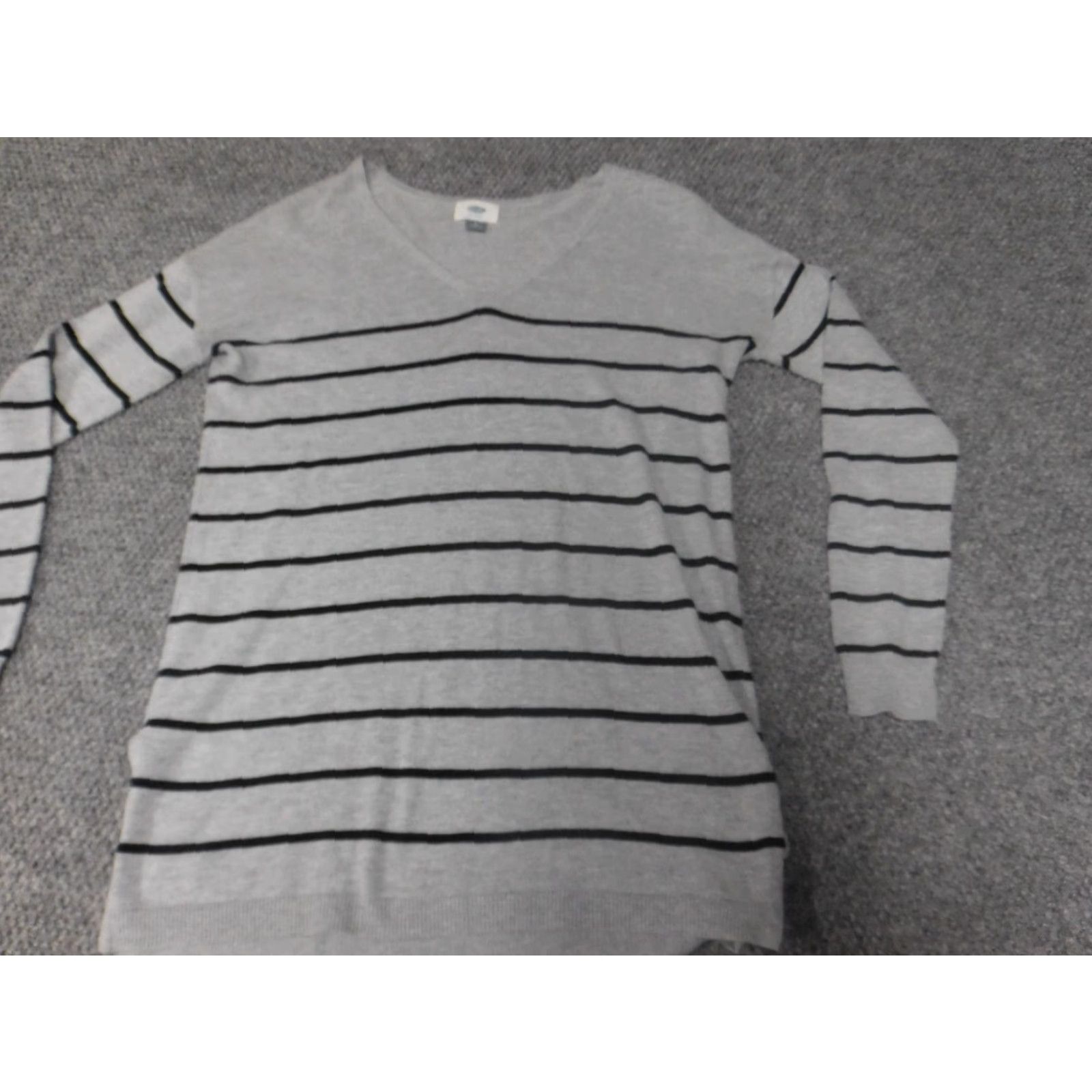 Old Navy Old Navy Womens Sweater Small Gray Striped Stretch Pullover Knit Puff Sleeve V-Neck Bow Button Size S / US 4 / IT 40 - 2 Thumbnail