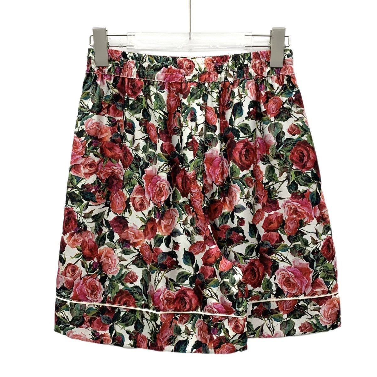 Dolce & Gabbana Dolce & Gabbana All-over Rose Print Silk Casual Shorts K26WX Size 25" / US 0 / IT 36 - 2 Thumbnail