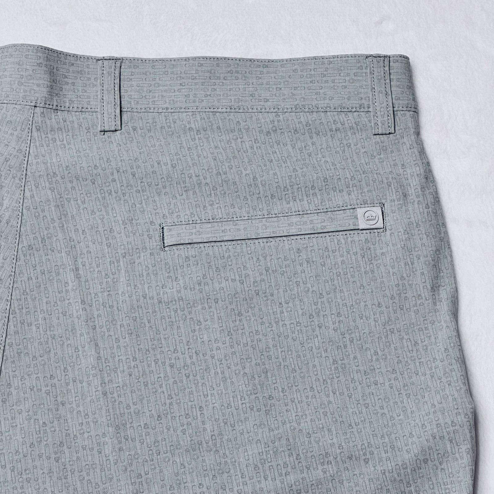 Peter Millar Peter Millar CS Men’s 36 Grey Quick Dry Hybrid Golf Shorts Size US 36 / EU 52 - 11 Thumbnail
