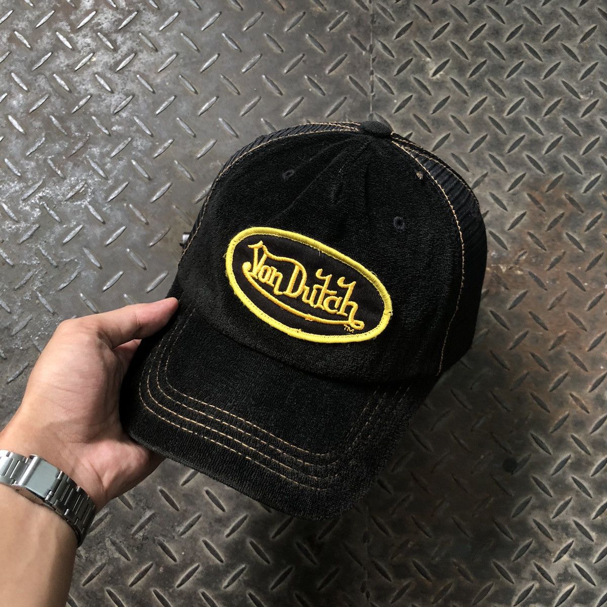 Von Dutch 🚫 SOLD 🚫 Von Dutch Rare Black Suede-Towel Trucker Hat Size ONE SIZE - 2 Thumbnail