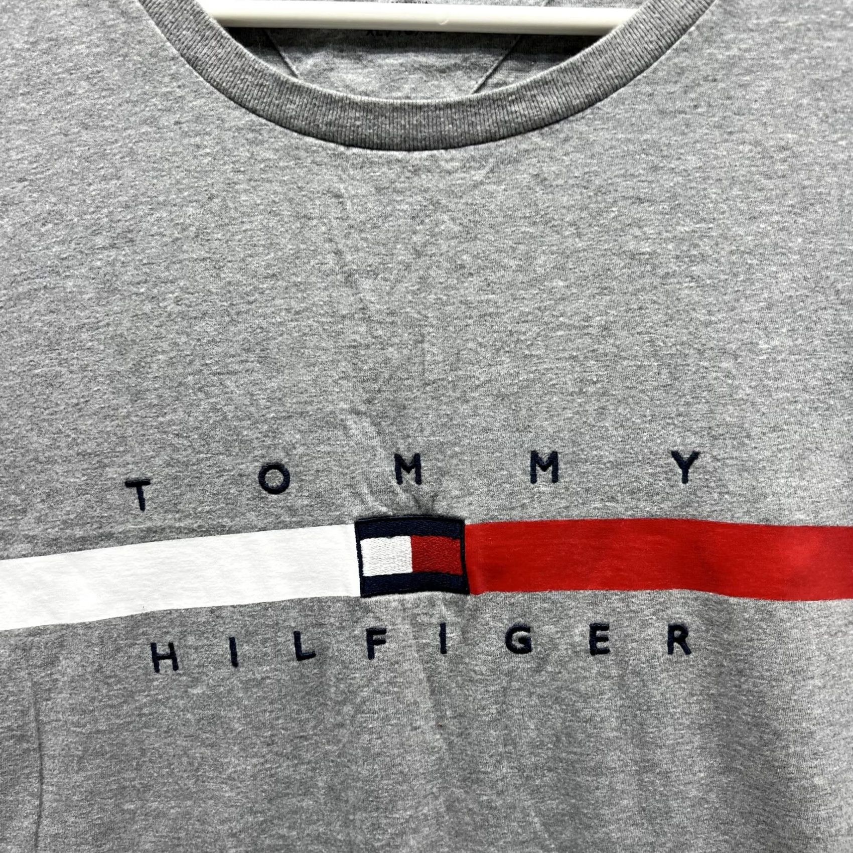 Tommy Hilfiger Tommy Hilfiger Shirt Men XL Adult Gray Red Casual Crewneck Tee Short Sleeve Logo Size US XL / EU 56 / 4 - 4 Thumbnail