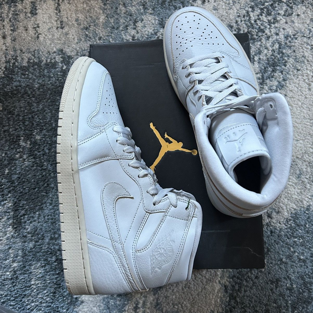 Jordan Brand AA3993-030 2018 AJ1 HiGH PREMiUM PURE PLATiNUM DESERT SAND Size US 9 / EU 42 - 4 Thumbnail