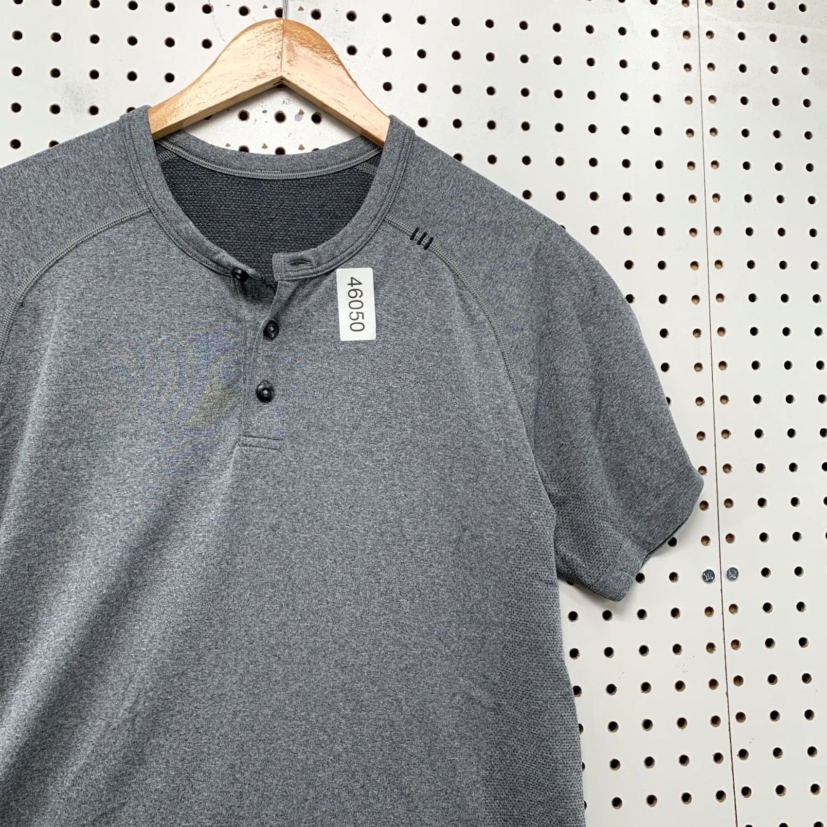 Lululemon Lululemon Active Henley Shirt Mens M Gray Short Sleeve Run Workout Size US M / EU 48-50 / 2 - 5 Thumbnail