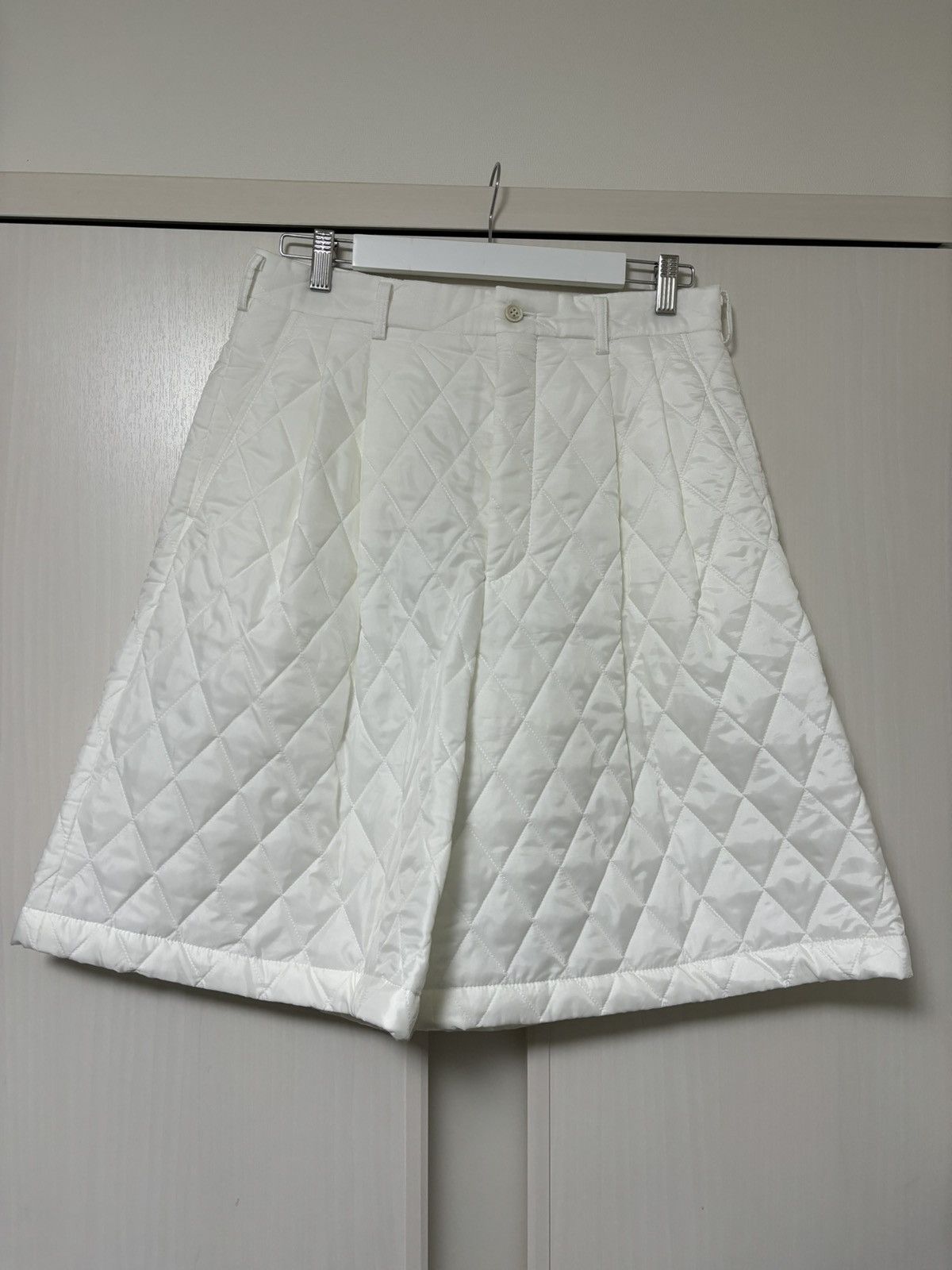 Pre-owned Comme Des Garcons X Comme Des Garcons Homme Plus White Shock Aw18 Quilted Insulated Shorts (size 32)