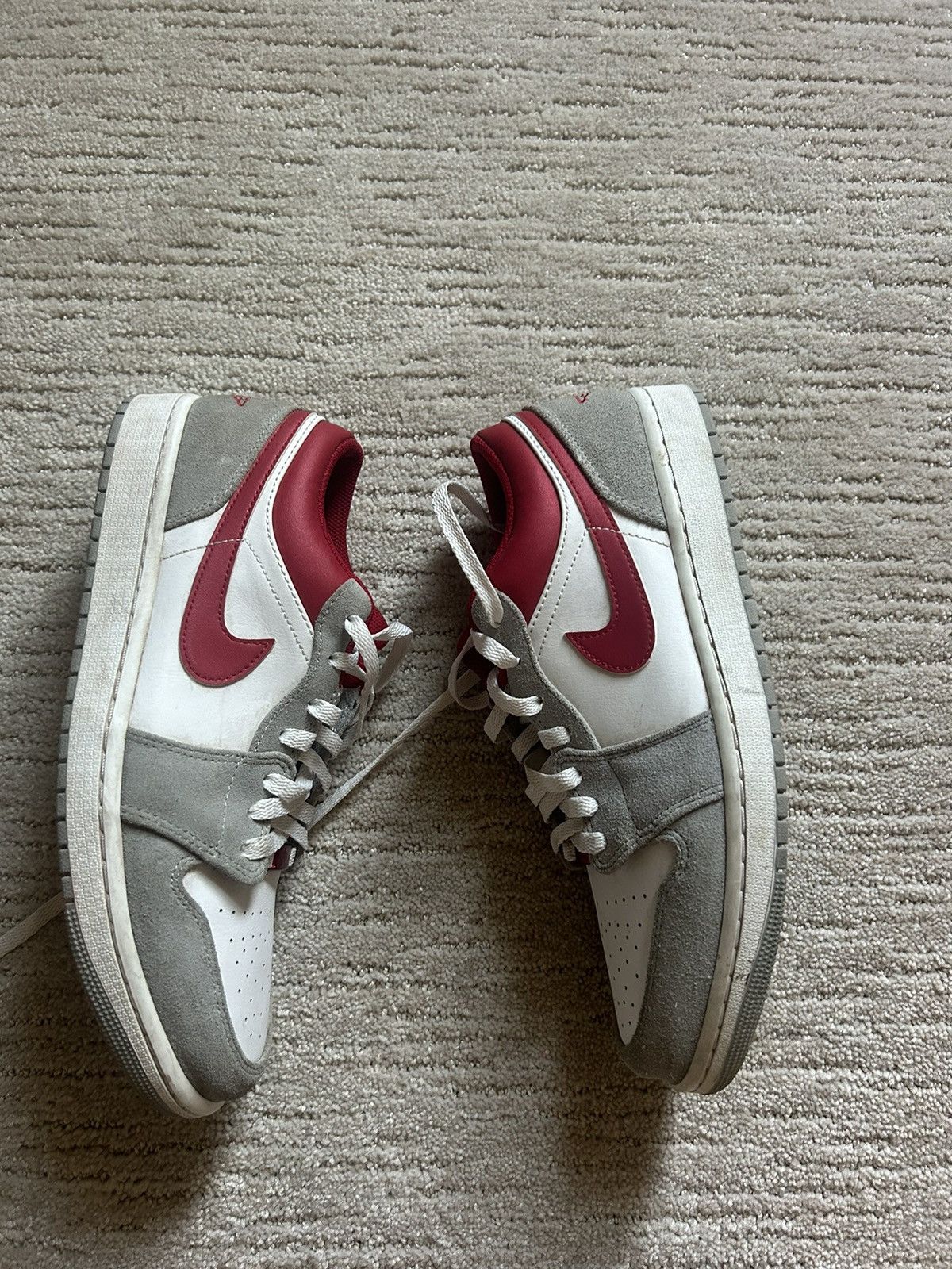 Jordan Brand Jordan 1 low se Light smoke grey Gym red Size US 10.5 / EU 43-44 - 1 Thumbnail