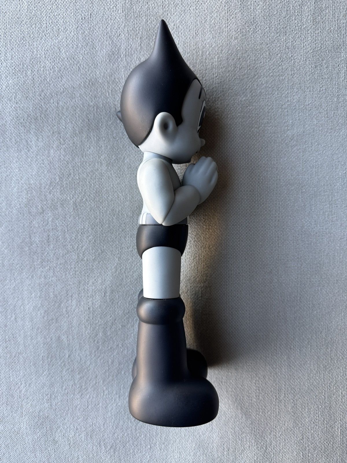 Other ToyQube Astro Boy Greeting Edition Mono Gray Vinyl Figure Size ONE SIZE - 5 Thumbnail