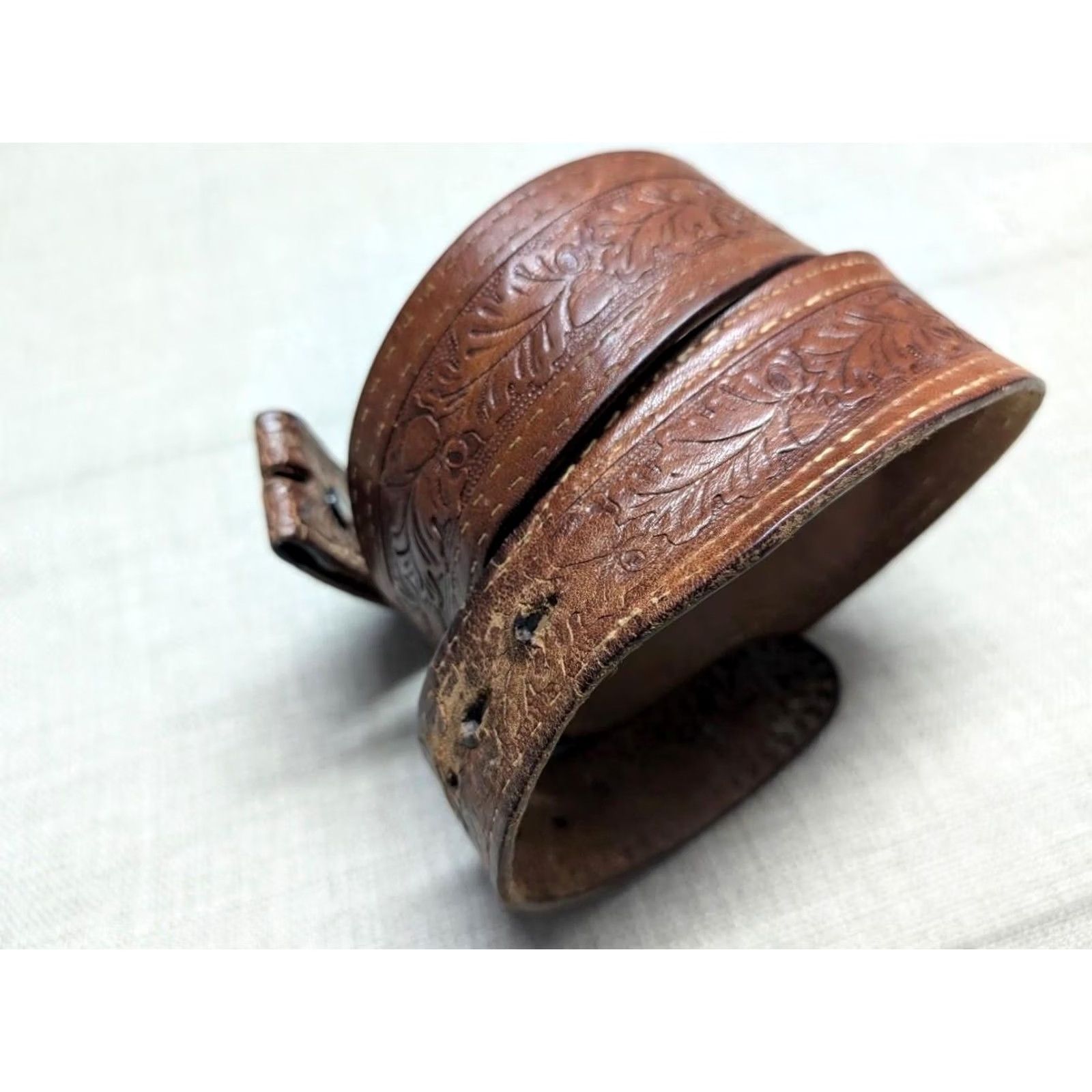 Vintage VINTAGE western belt Tooled brown cowhide leather 34 belt Men Regular 34 width 1-7/8" patina rodeo southwest buckle tapered belts Size 34 - 2 Thumbnail