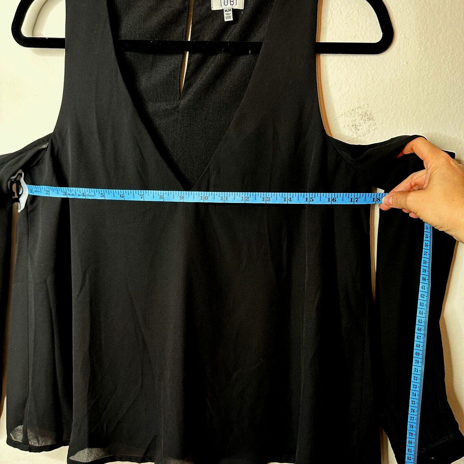 Other Tobi Black Cold Shoulder Long Sleeve V-Neck Keyhole Blouse M Size M / US 6-8 / IT 42-44 - 13 Thumbnail