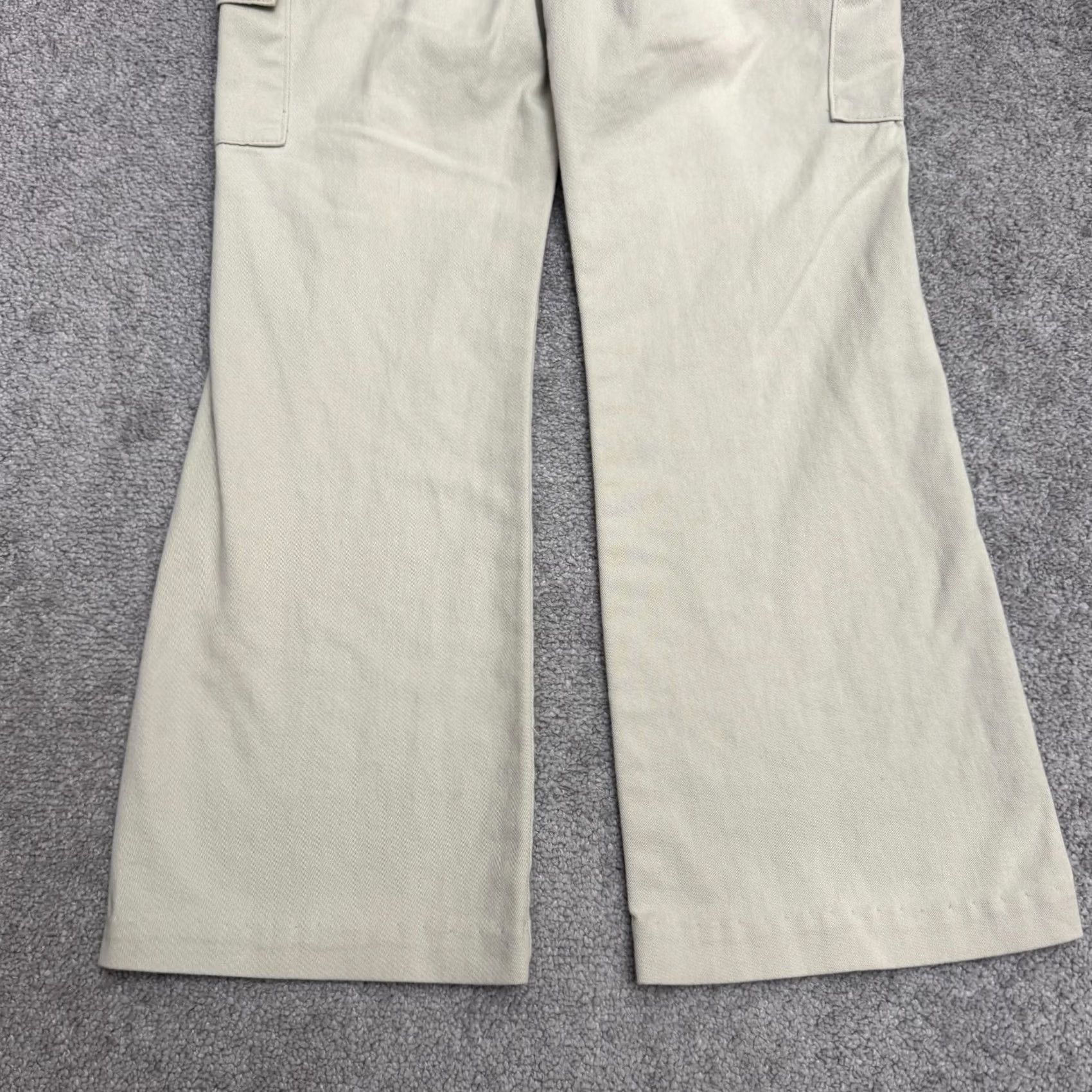 Levi's VINTAGE Levi's Cargo Pants Womens 9 Beige Flared 90s Retro Mid Rise Jeans Style Cotton Pant Size 30" / US 8 / IT 44 - 4 Thumbnail