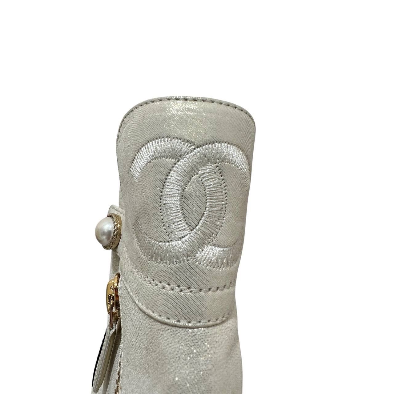Chanel NWB Chanel Rare Cream, Black Gold PearlAnkle Boots Sz.40 Size US 9 / IT 39 - 7 Thumbnail