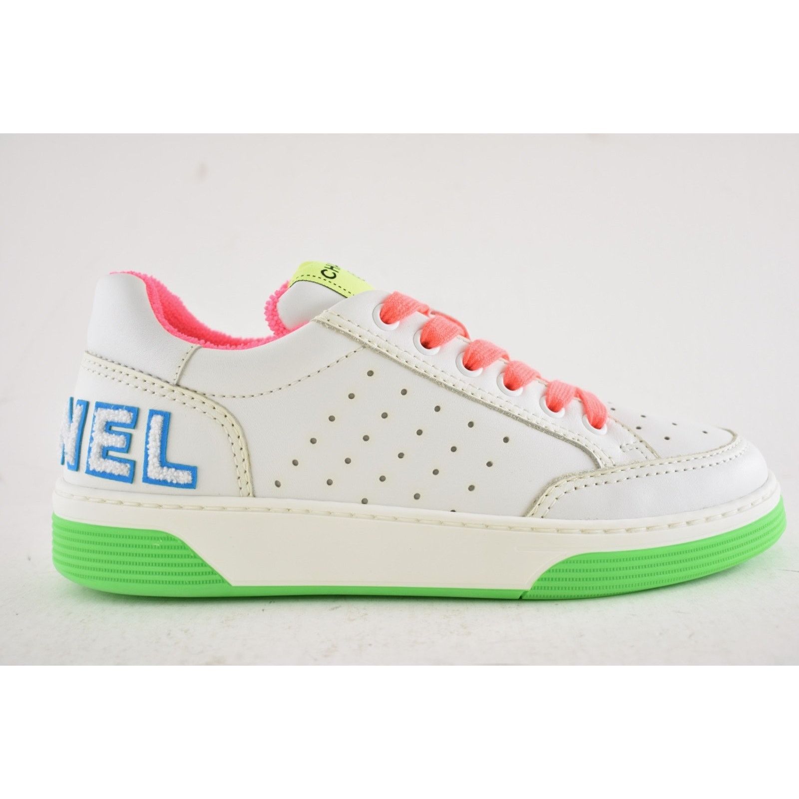 Chanel Chanel Neon CC Logo Flat Lace Up Runner Trainer Sneaker 37 Size US 7 / IT 37 - 2 Thumbnail