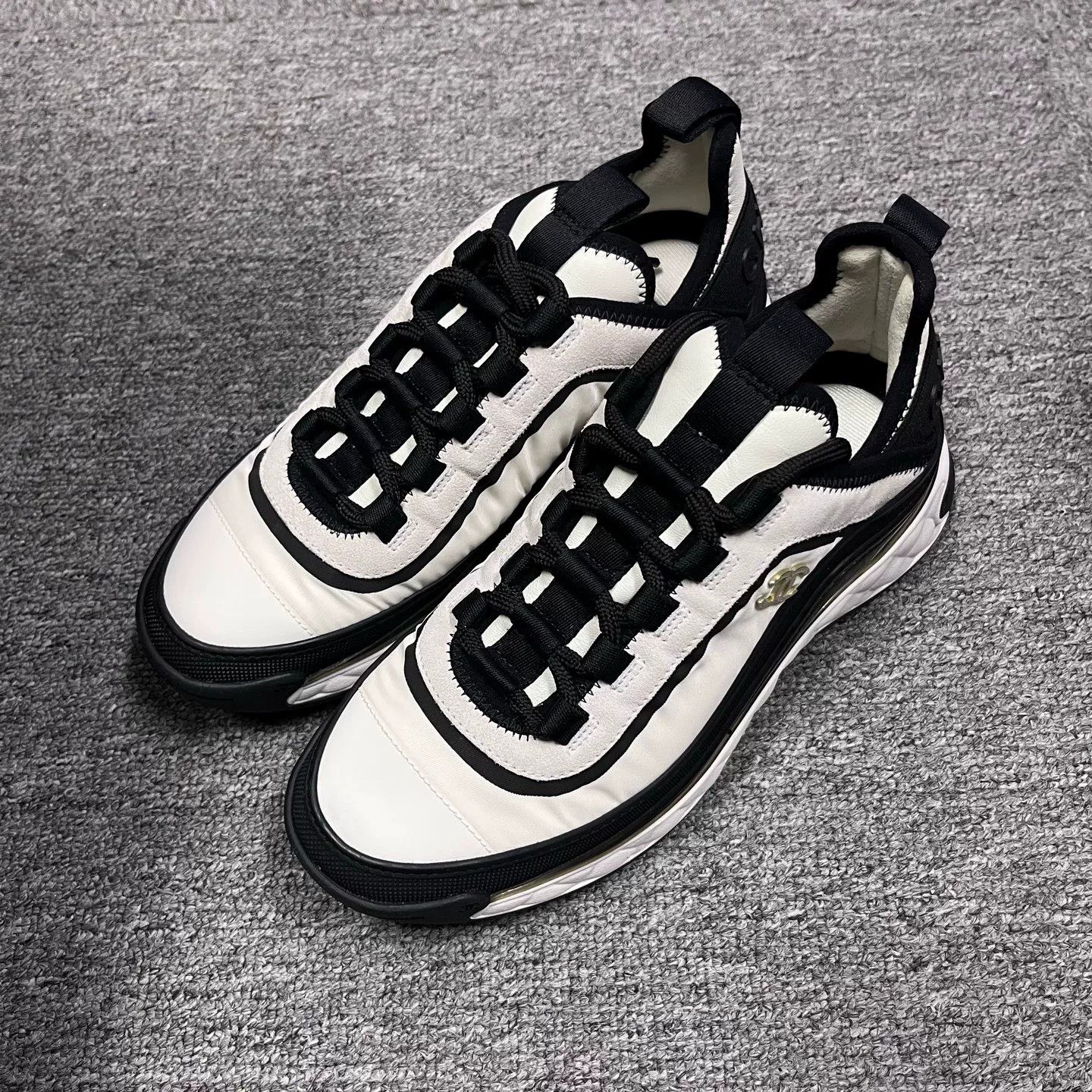 Chanel Chanel Casual Lowtop Sneakers us_5 Women Size US 5 / IT 35 - 1 Thumbnail