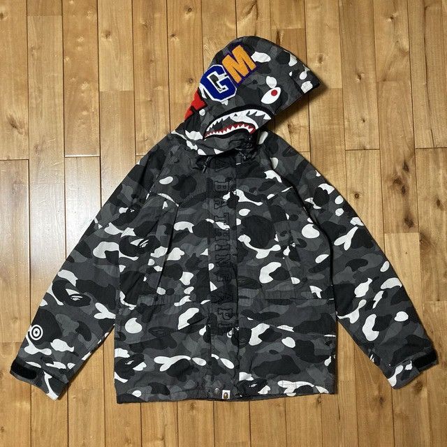 Bape 💫Glow in the dark💫 BAPE City Camo Shark Snowboard Jacket APE Size US L / EU 52-54 / 3 - 2 Thumbnail