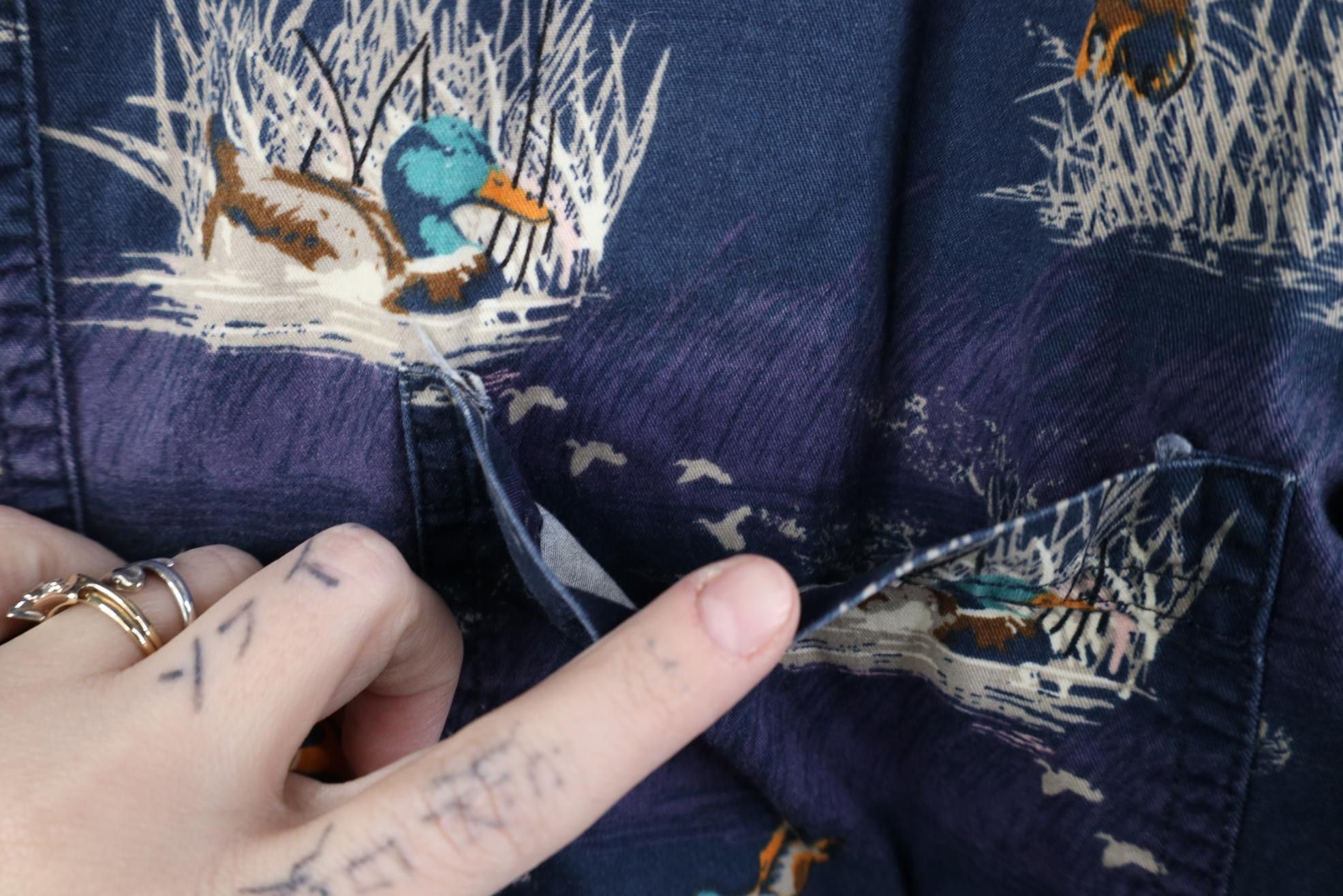 Vintage Vintage 90s Y2K Streetwear All Over Print Button Down Shirt Size US L / EU 52-54 / 3 - 6 Thumbnail