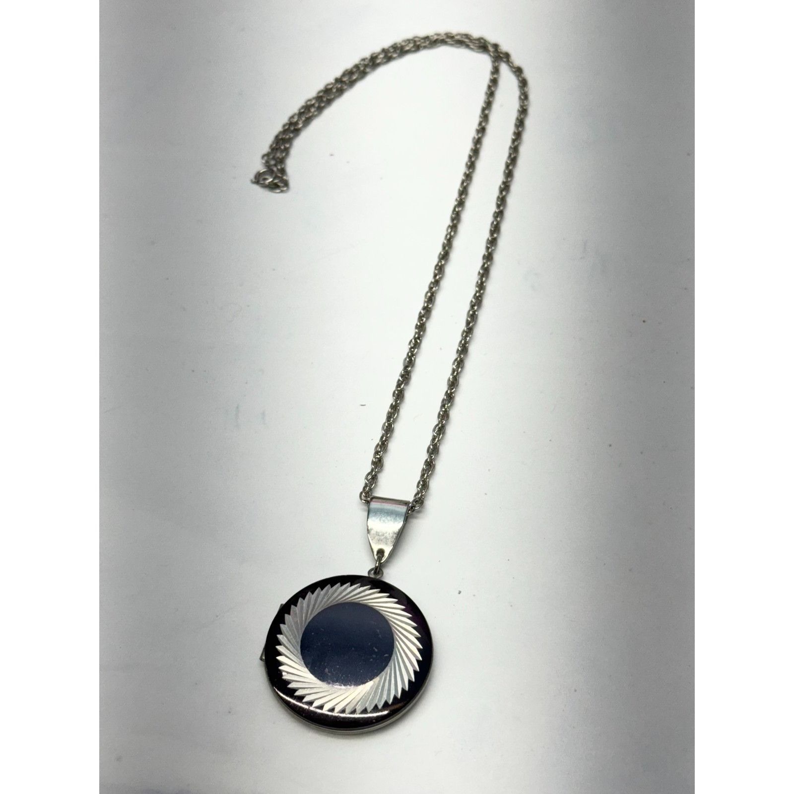 Vintage Vintage black silver locket pendant necklace Size ONE SIZE - 3 Thumbnail