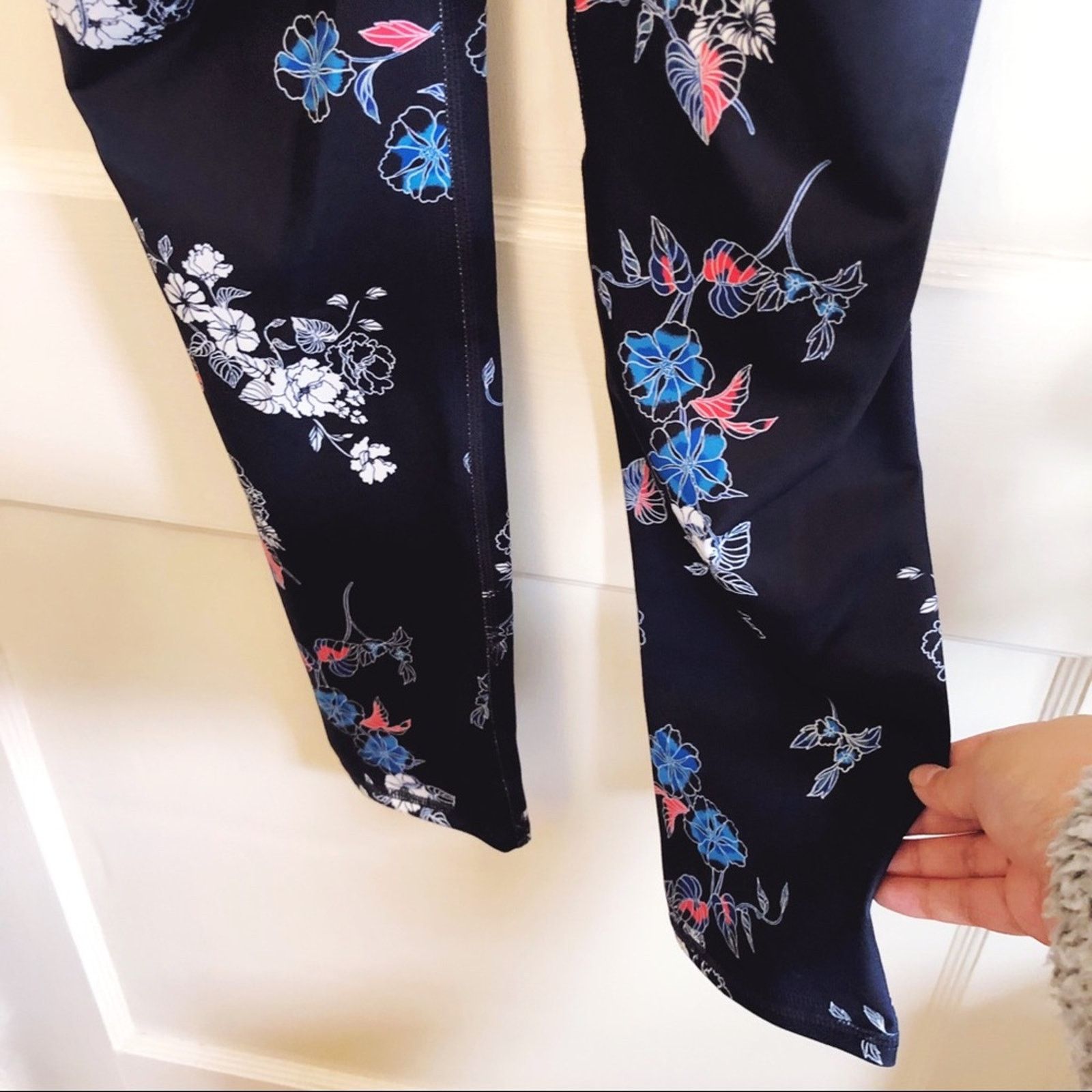 Gap GAP Fit High-Rise Blue Floral Compression Leggings Size 27" / US 4 / IT 40 - 3 Thumbnail