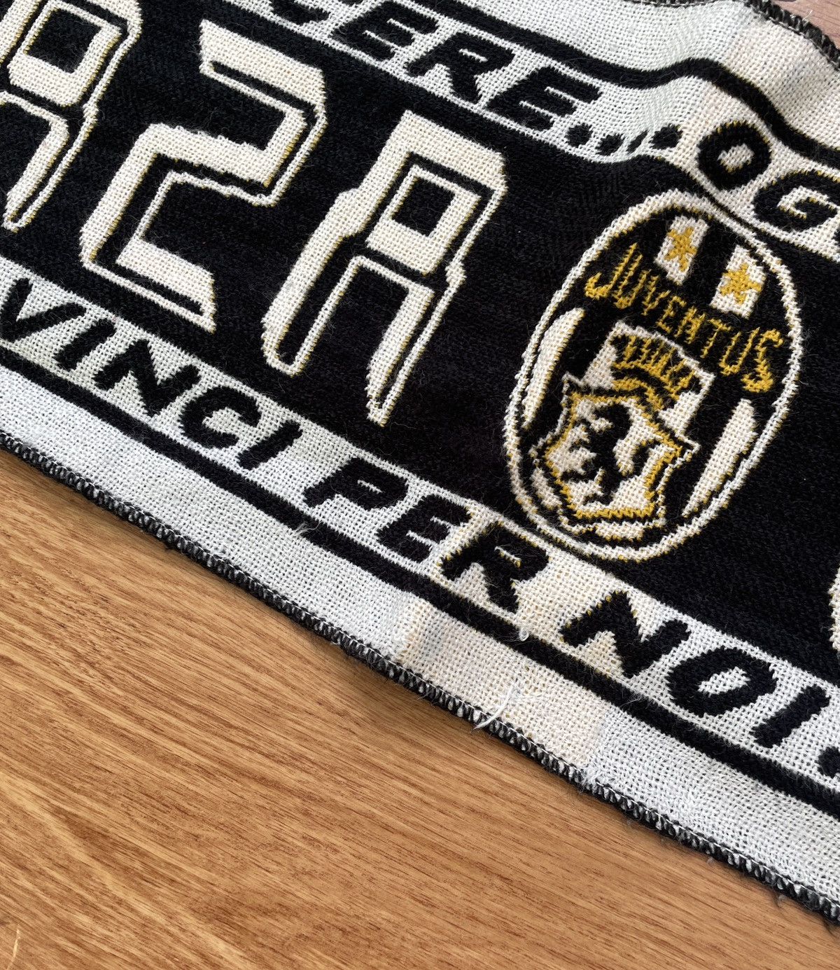 Vintage Vintage Juventus “Forza Juve” Football Soccer Scarf Size ONE SIZE - 9 Thumbnail