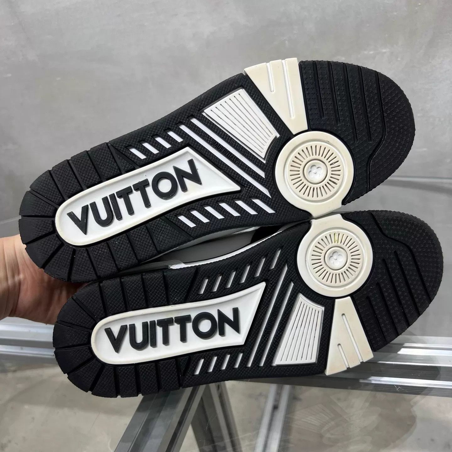 Louis Vuitton LV Trainer Black/White Velcro UK3.5/37.5 Size US 7 / IT 37 - 7 Thumbnail