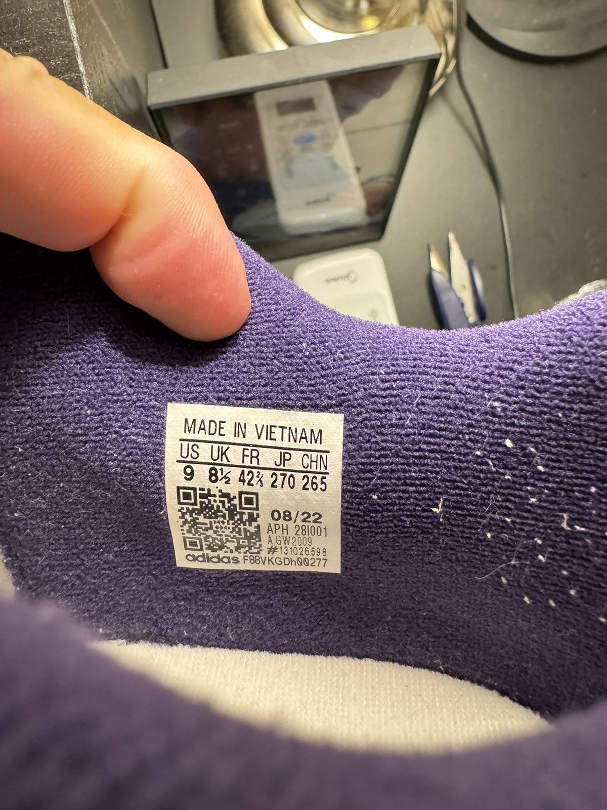 Adidas Adidas Forum 84 Low Off white Collegiate purple GW2009 Size US 9 / EU 42 - 8 Thumbnail