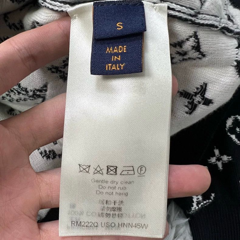 Louis Vuitton Louis Vuitton Full print gradient hooded sweatshirt Size US S / EU 44-46 / 1 - 4 Thumbnail