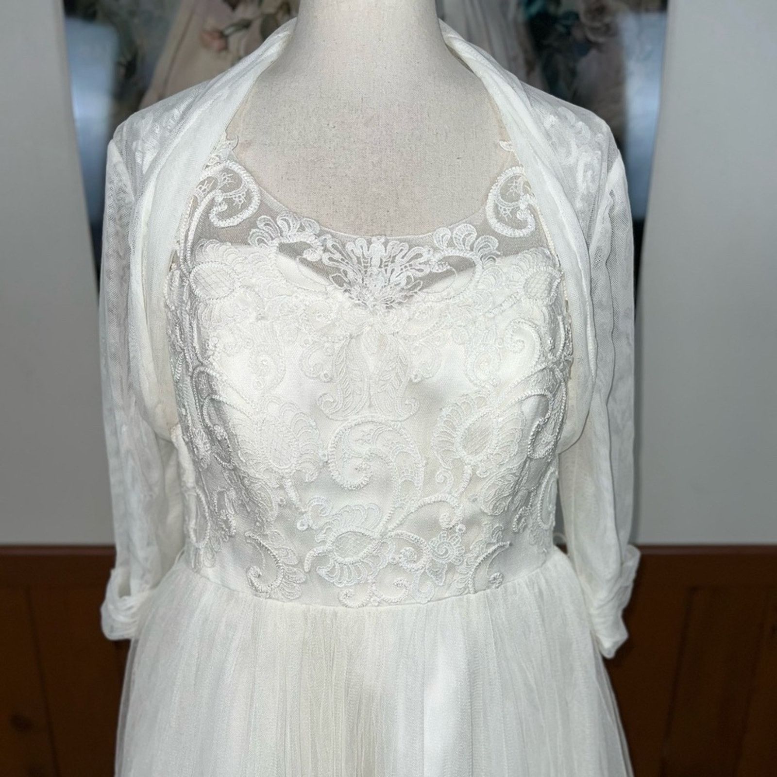 Other Elegant David’s Bridal Beaded Mesh Wedding Gown! Size XXL / US 16-18 / IT 52-54 - 3 Thumbnail