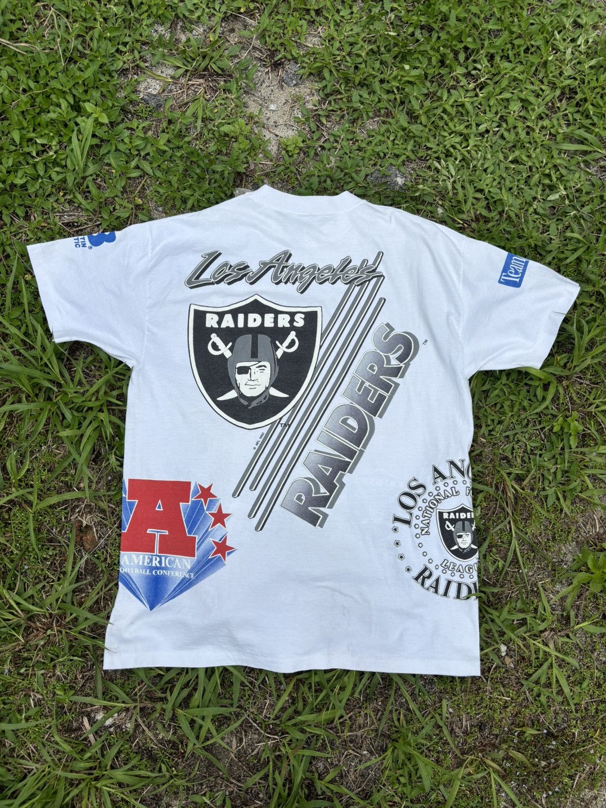 NFL Vintage Los Angeles Raiders Bulletin Tshirt All Over Print Size US XL / EU 56 / 4 - 2 Thumbnail