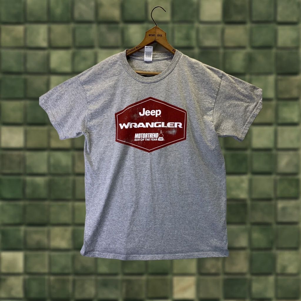 Gildan VINTAGE Jeep Wrangler 2019 Distressed Logo Graphic Print Men’s SZ L Gray T-Shirt #3374 Size US L / EU 52-54 / 3 - 1 Thumbnail