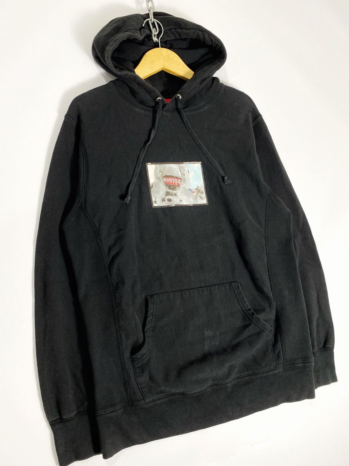 Supreme supreme hoodie astronout safety Size US L / EU 52-54 / 3 - 1 Thumbnail